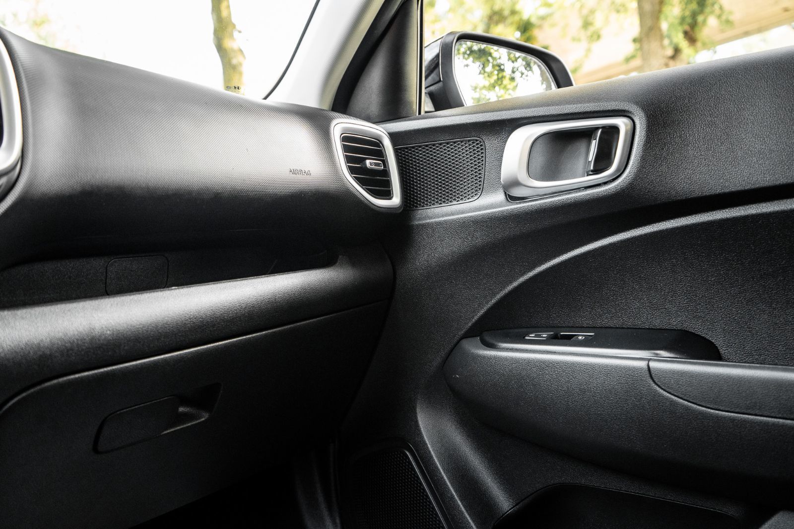 2023 Hyundai Venue Preferred-18