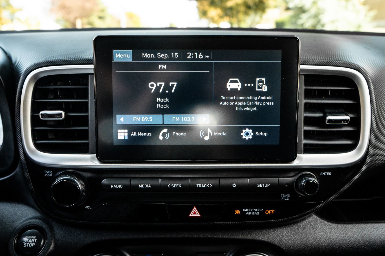 2023 Hyundai Venue Preferred-13