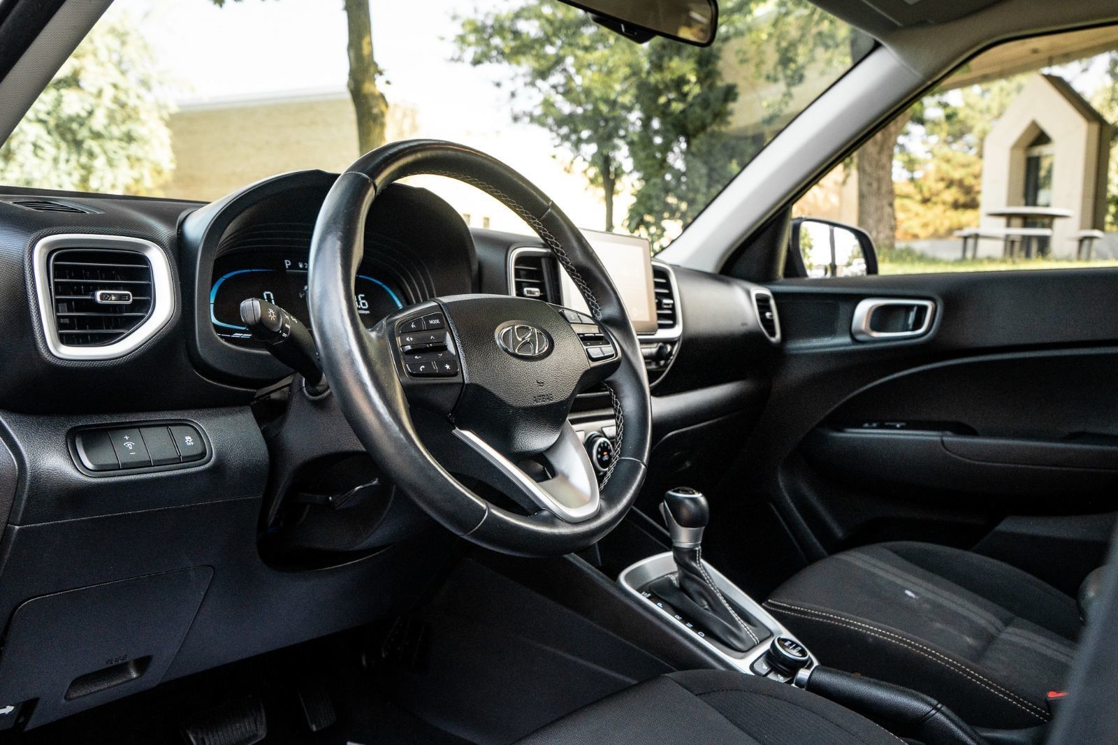 2023 Hyundai Venue Preferred-15