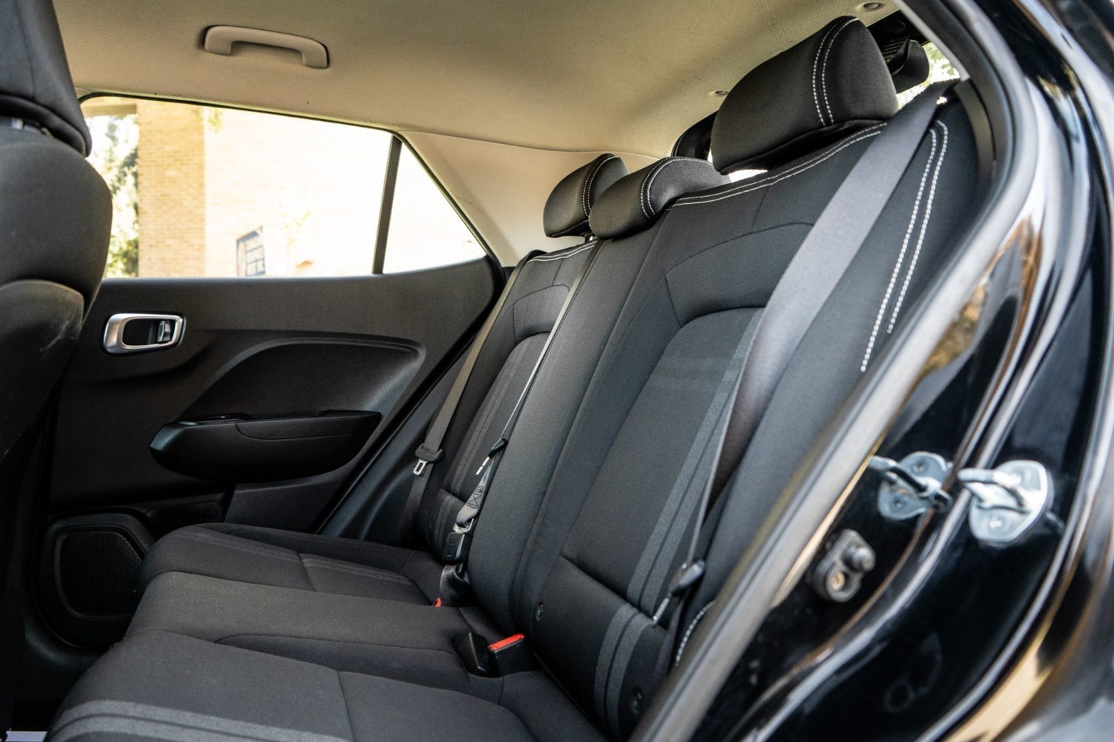 2023 Hyundai Venue Preferred-18