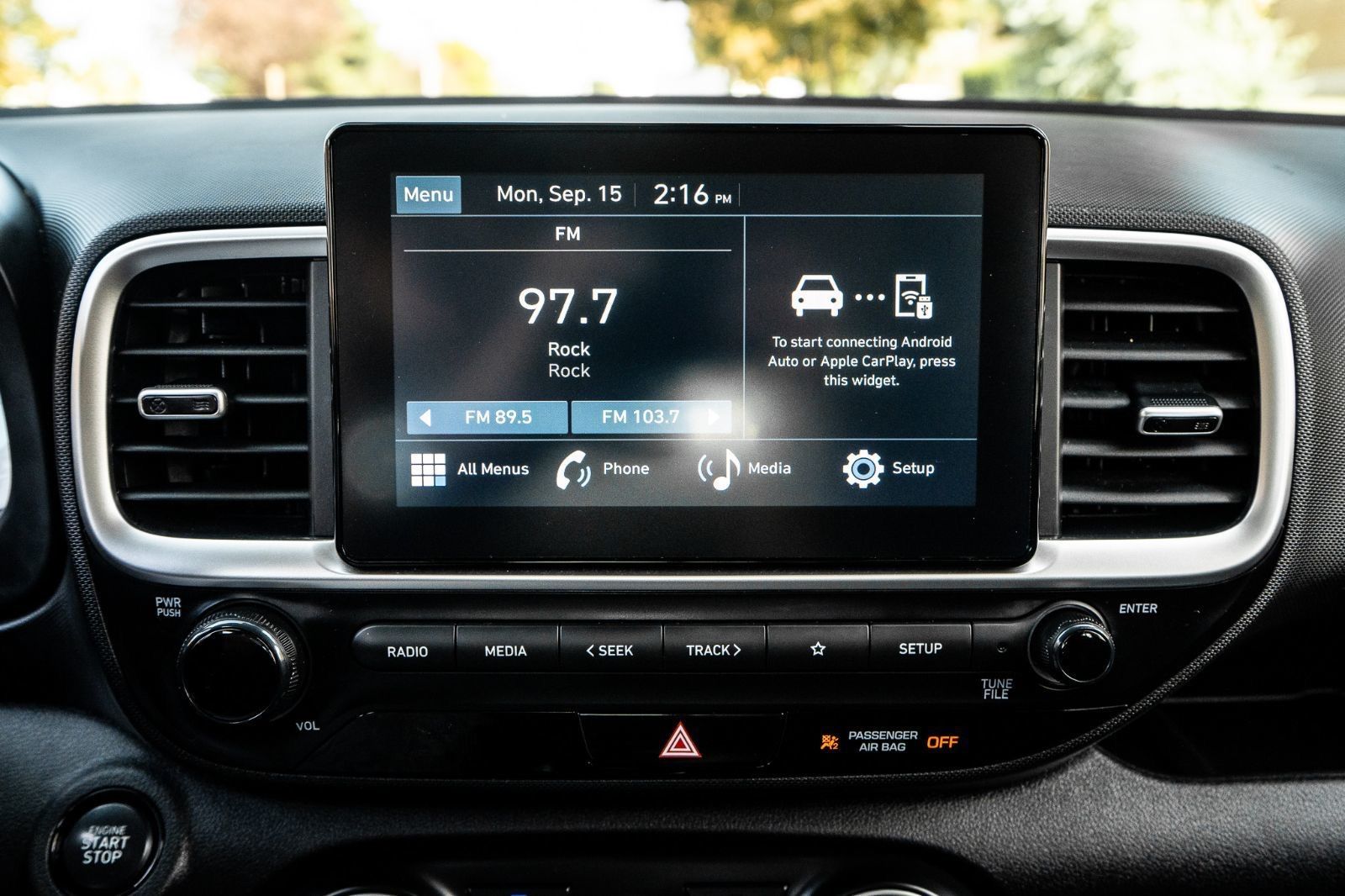 2023 Hyundai Venue Preferred-10