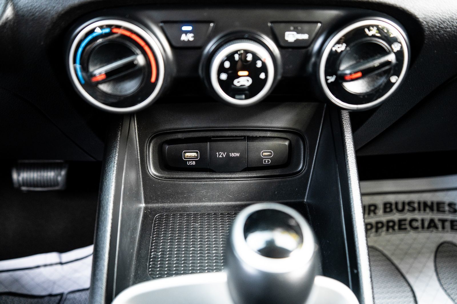 2023 Hyundai Venue Preferred-12