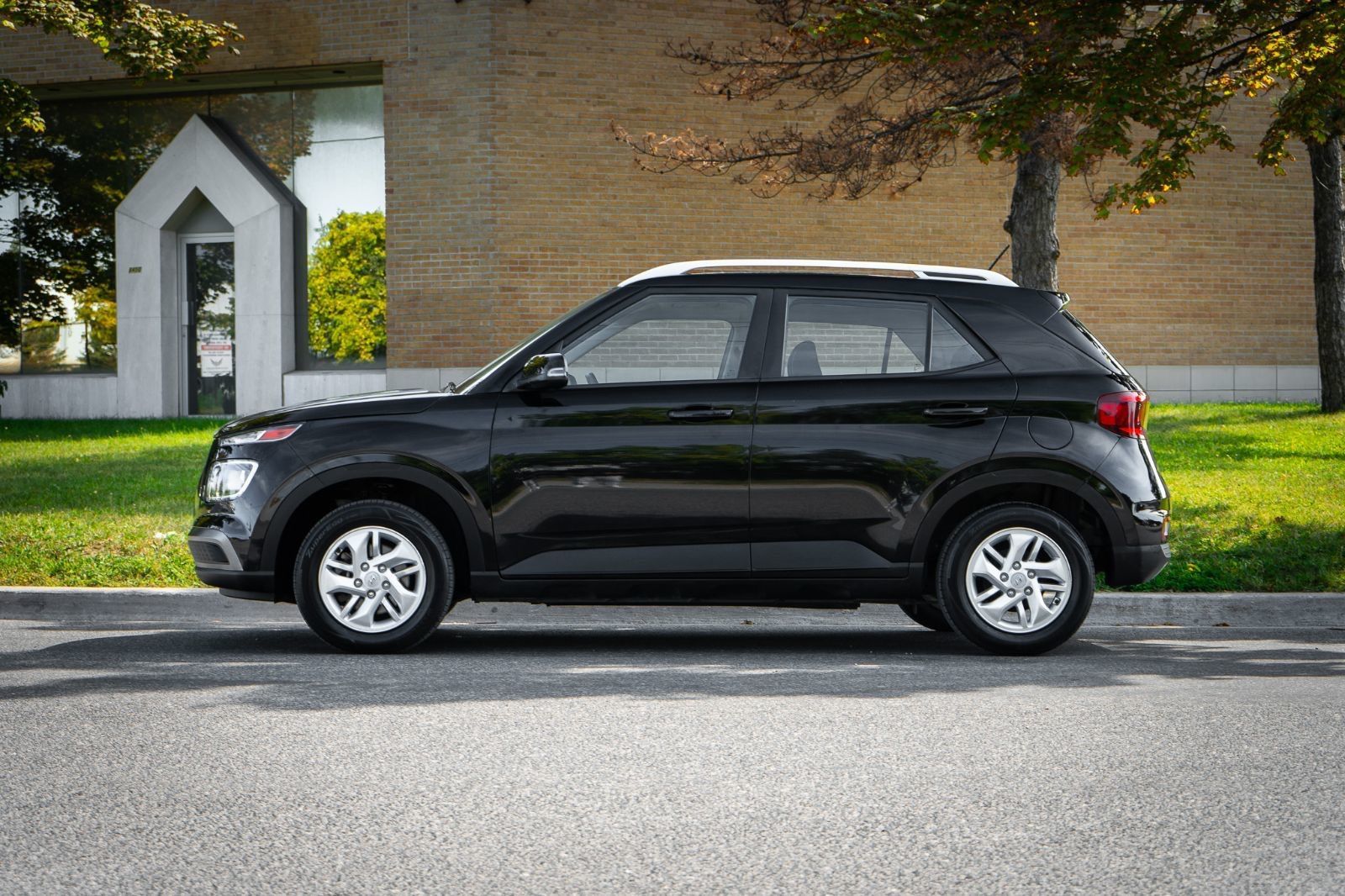 2023 Hyundai Venue Preferred-4