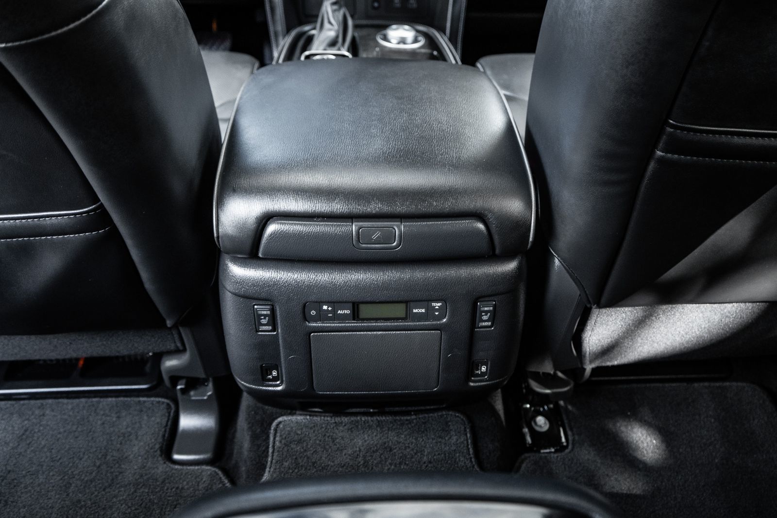 2024 Infiniti QX80 Luxe 7- Passenger-33