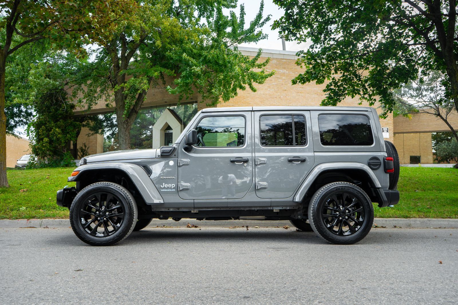 2023 Jeep Wrangler 4xe Sahara-4