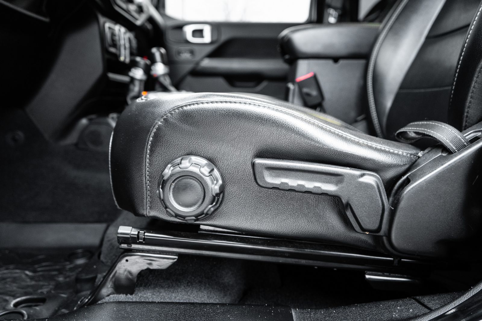 2020 Jeep Wrangler Unlimited Sahara-24