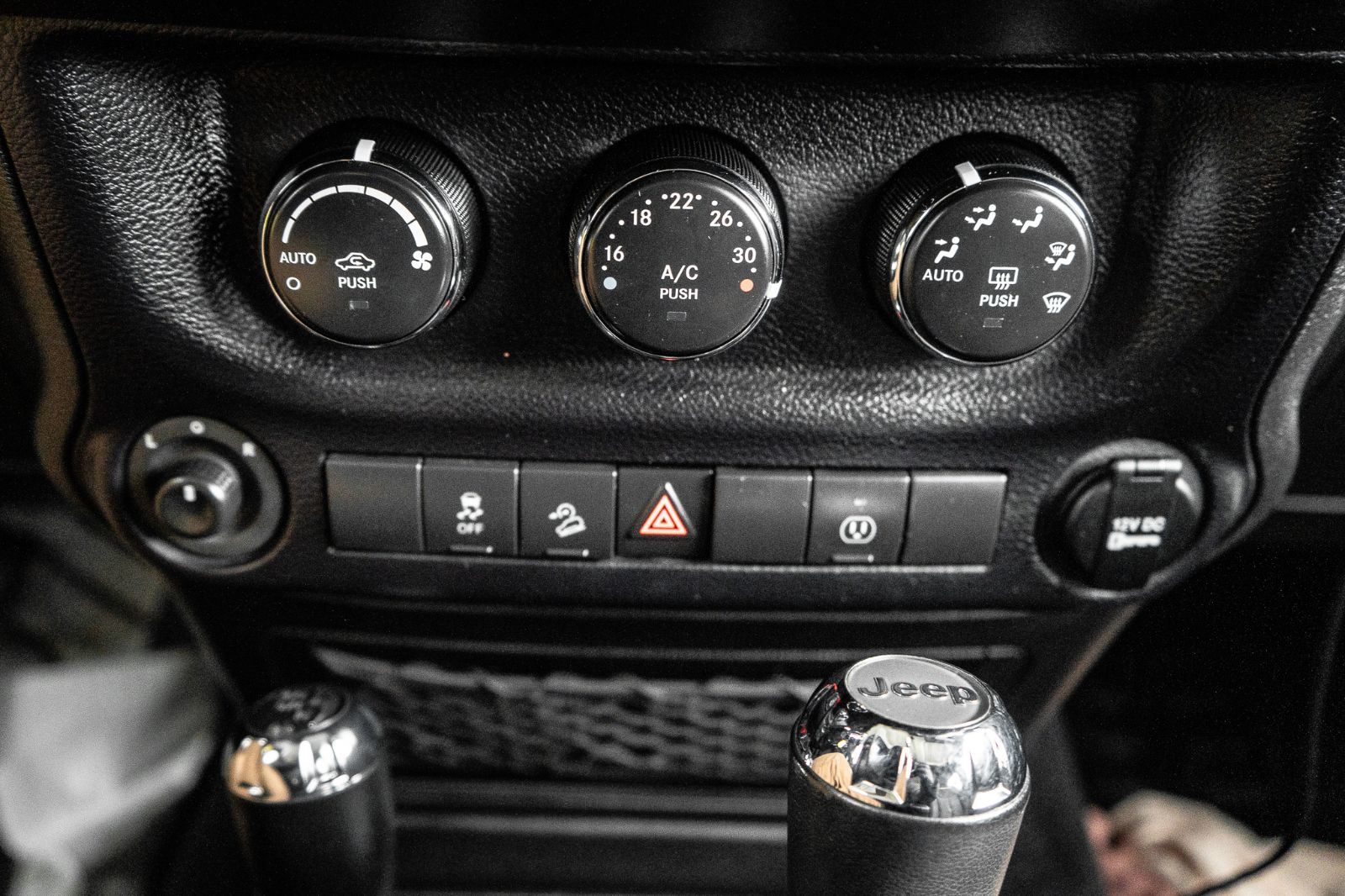 2015 Jeep Wrangler Sahara-15