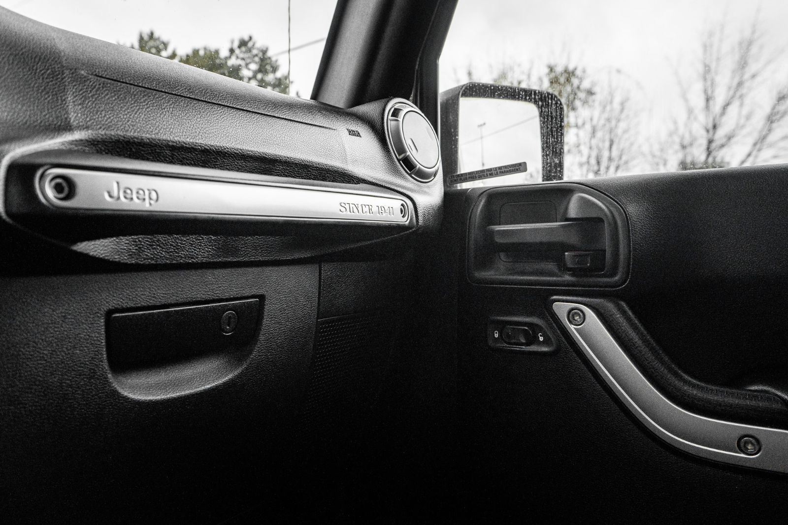 2015 Jeep Wrangler Sahara-18