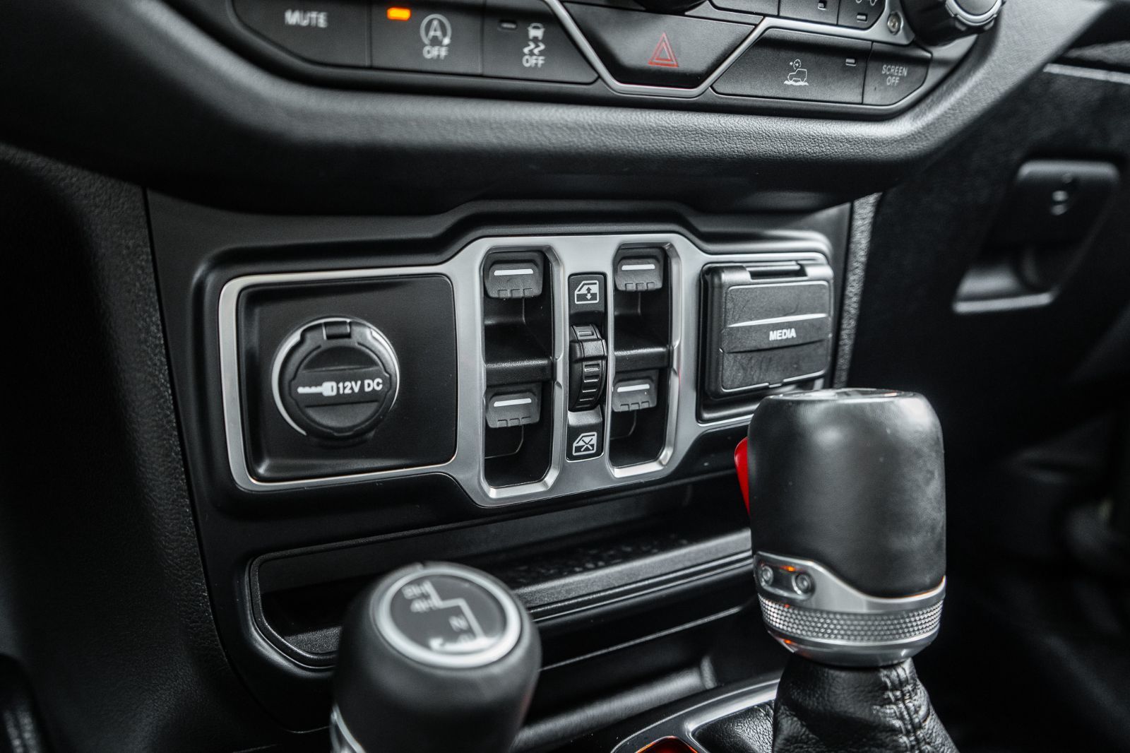 2024 Jeep Wrangler Sahara-18