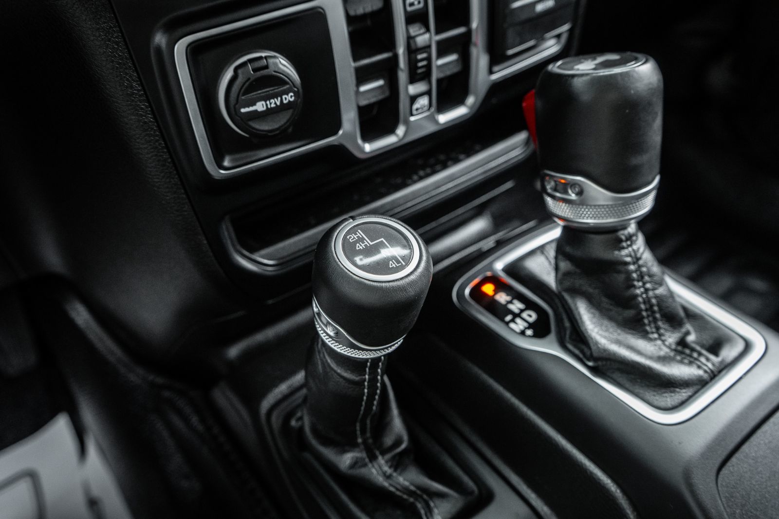 2024 Jeep Wrangler Sahara-19