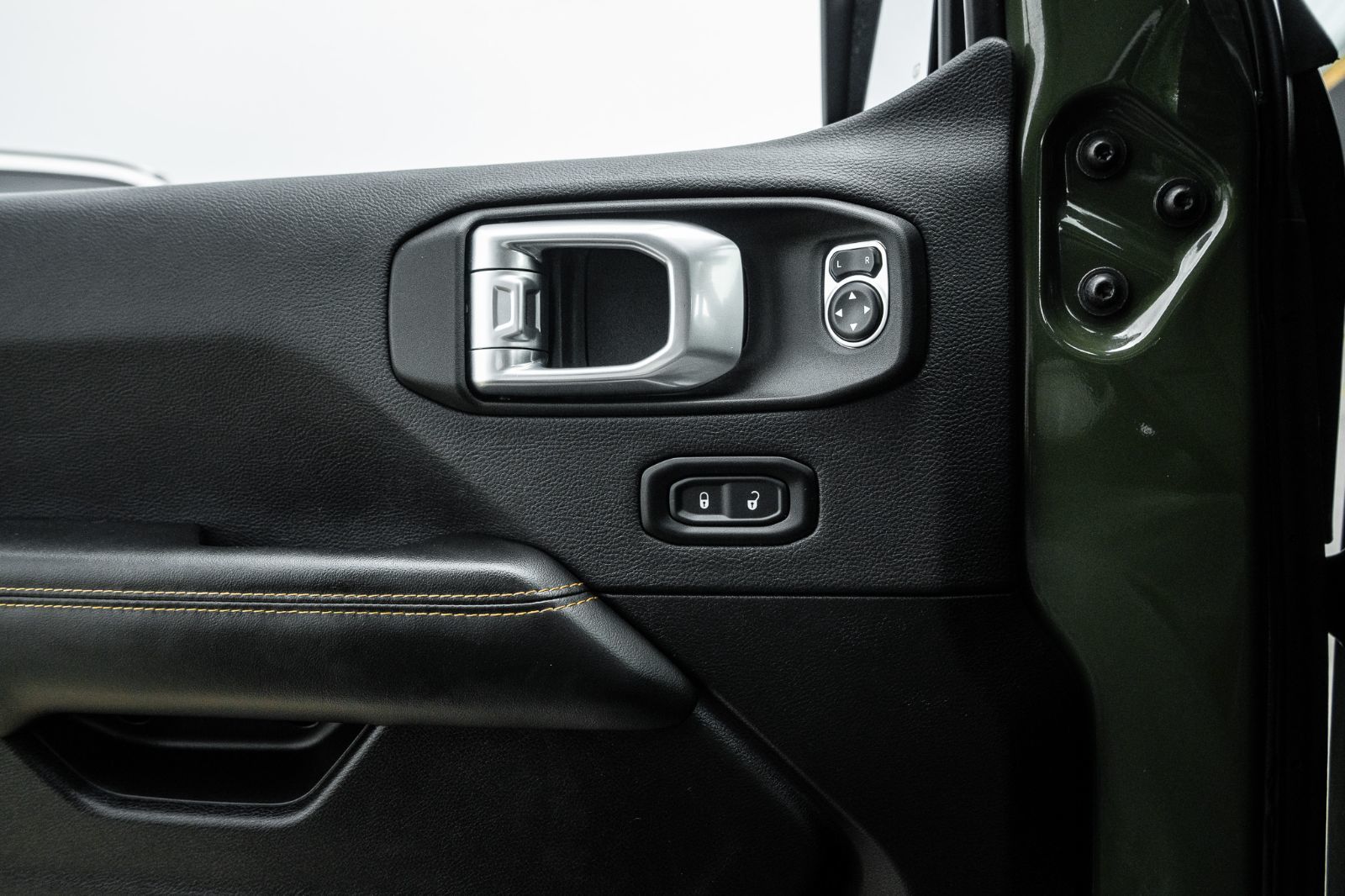 2024 Jeep Wrangler Sahara-24