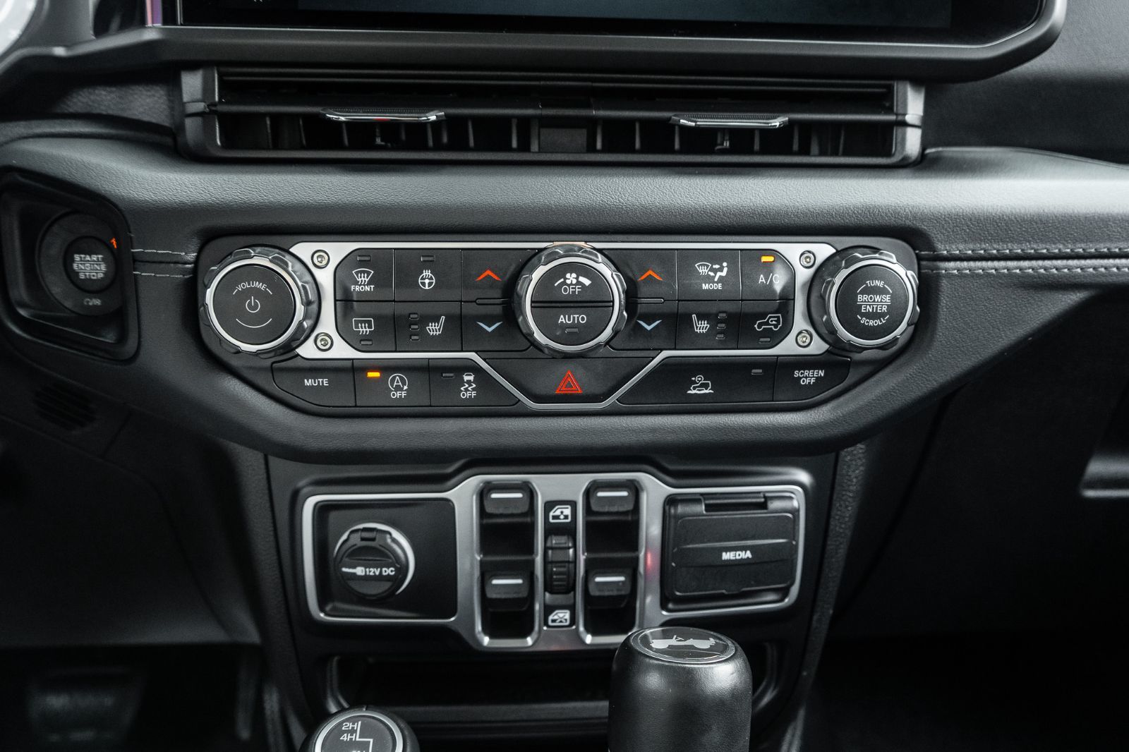2024 Jeep Wrangler Sahara-17