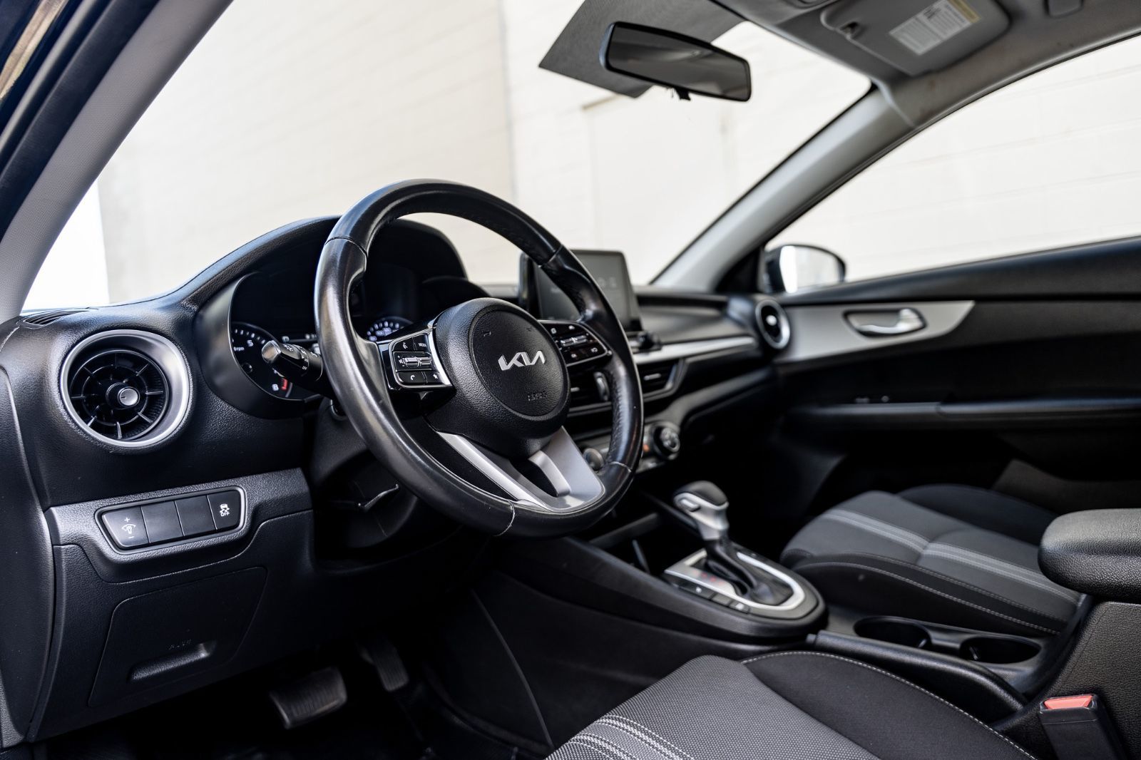 2023 Kia Forte LX-18