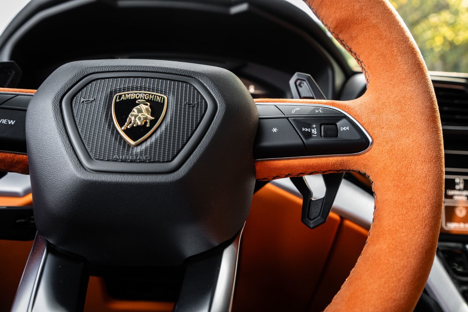 2019 Lamborghini Urus-12