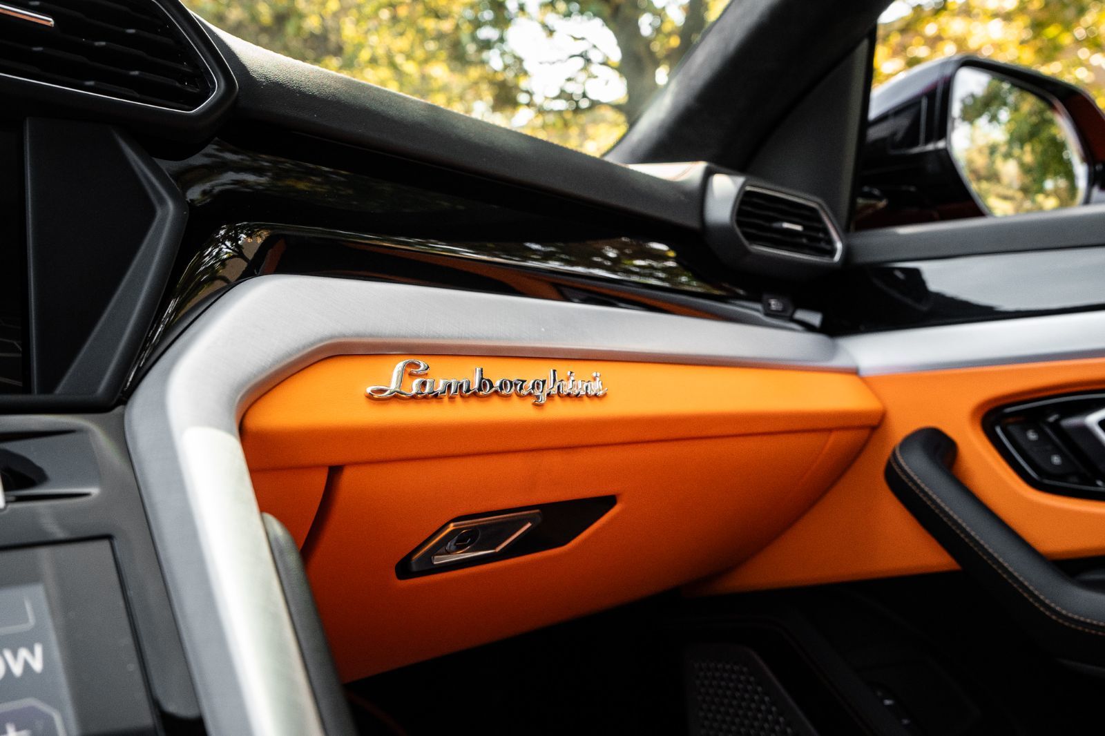 2019 Lamborghini Urus-19