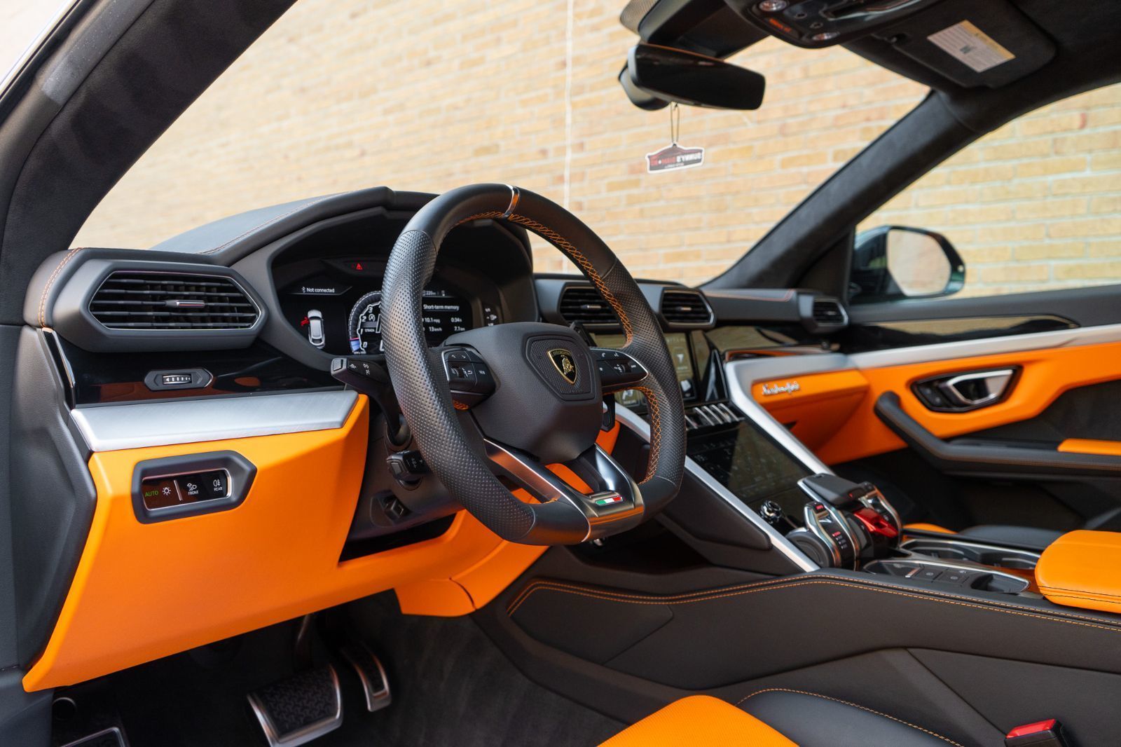 2020 Lamborghini Urus-21