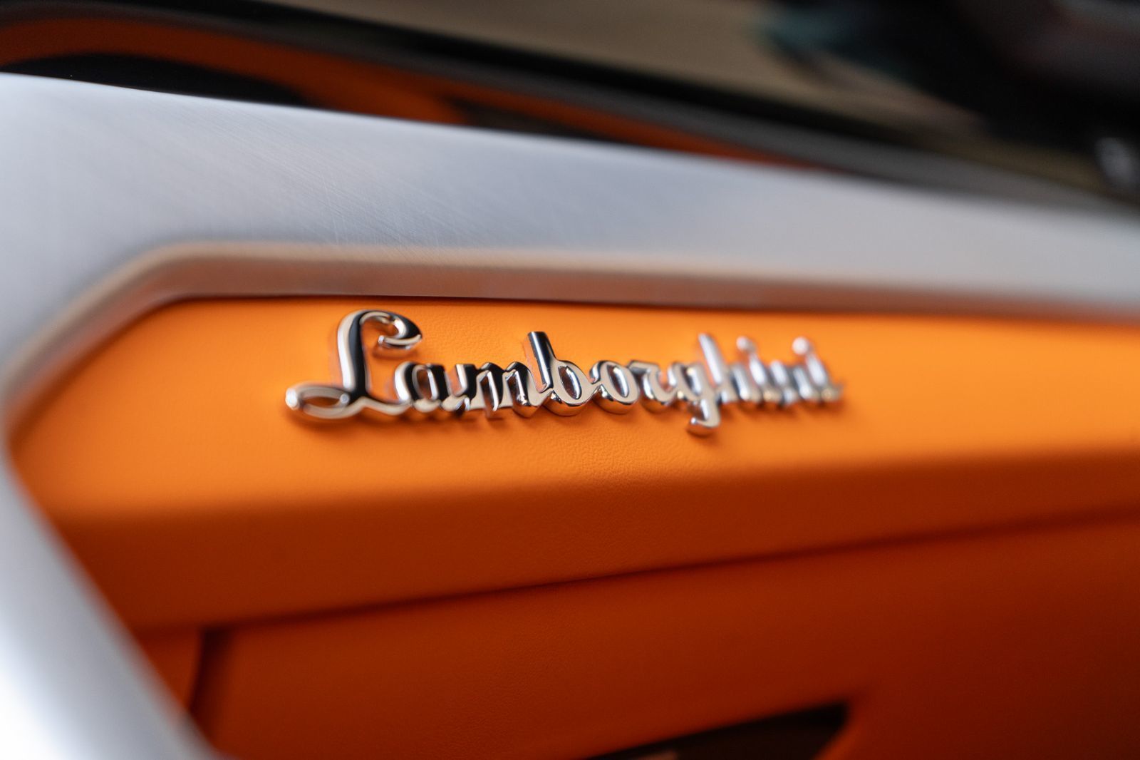 2020 Lamborghini Urus-16