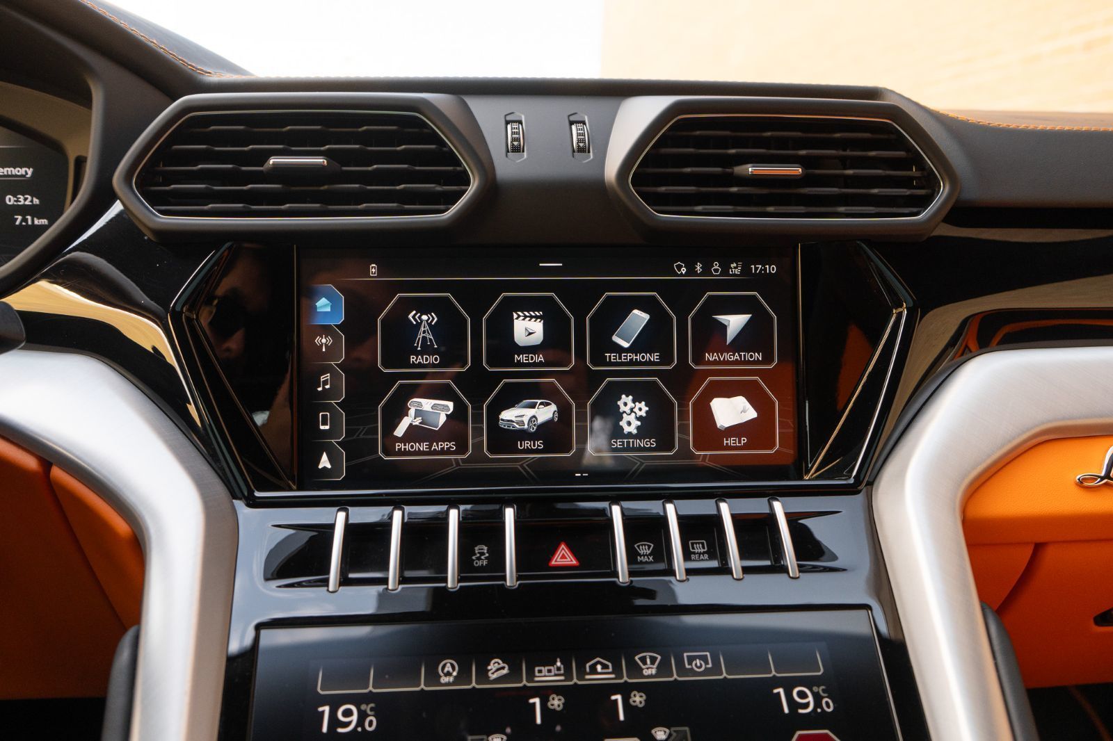 2020 Lamborghini Urus-12