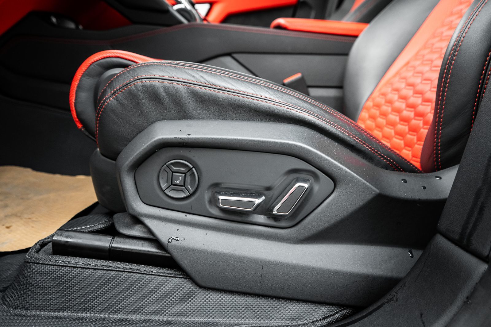 2022 Lamborghini Urus-28