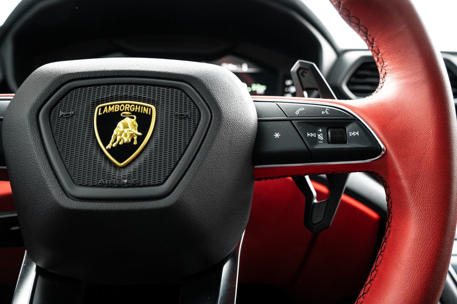 2022 Lamborghini Urus-12