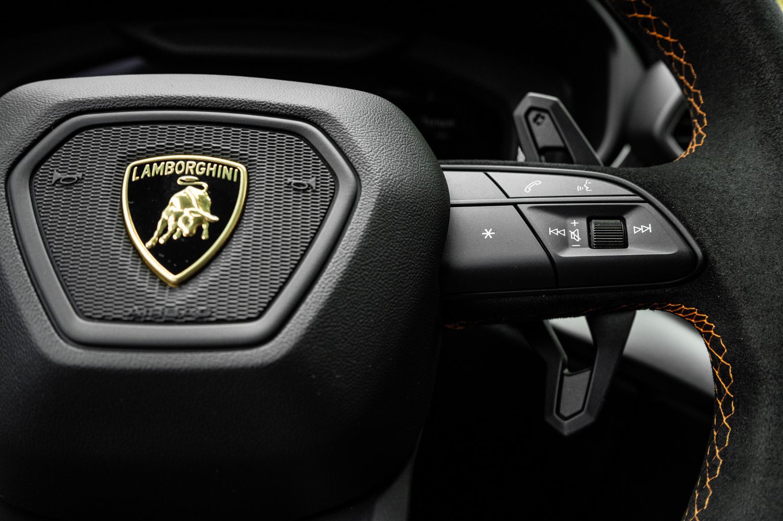 2023 Lamborghini Urus Performante-12