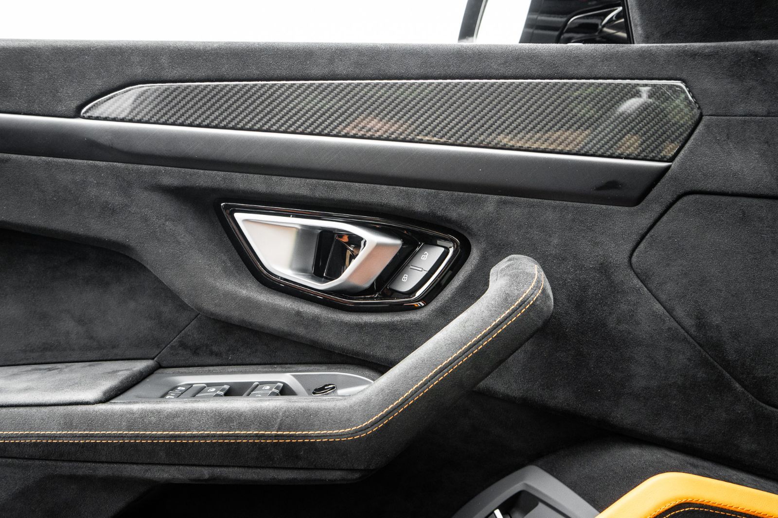 2023 Lamborghini Urus Performante-22