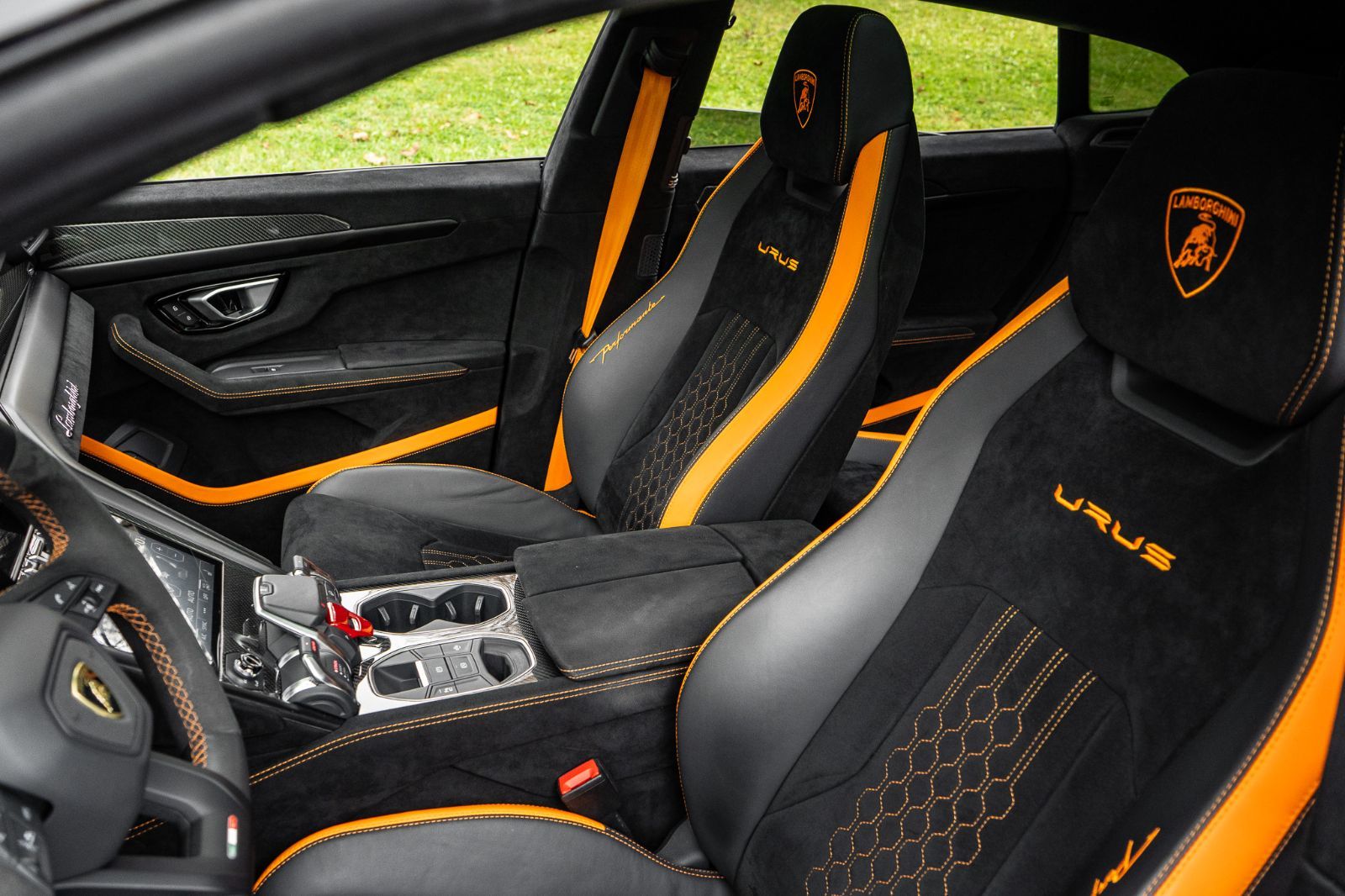 2023 Lamborghini Urus Performante-30