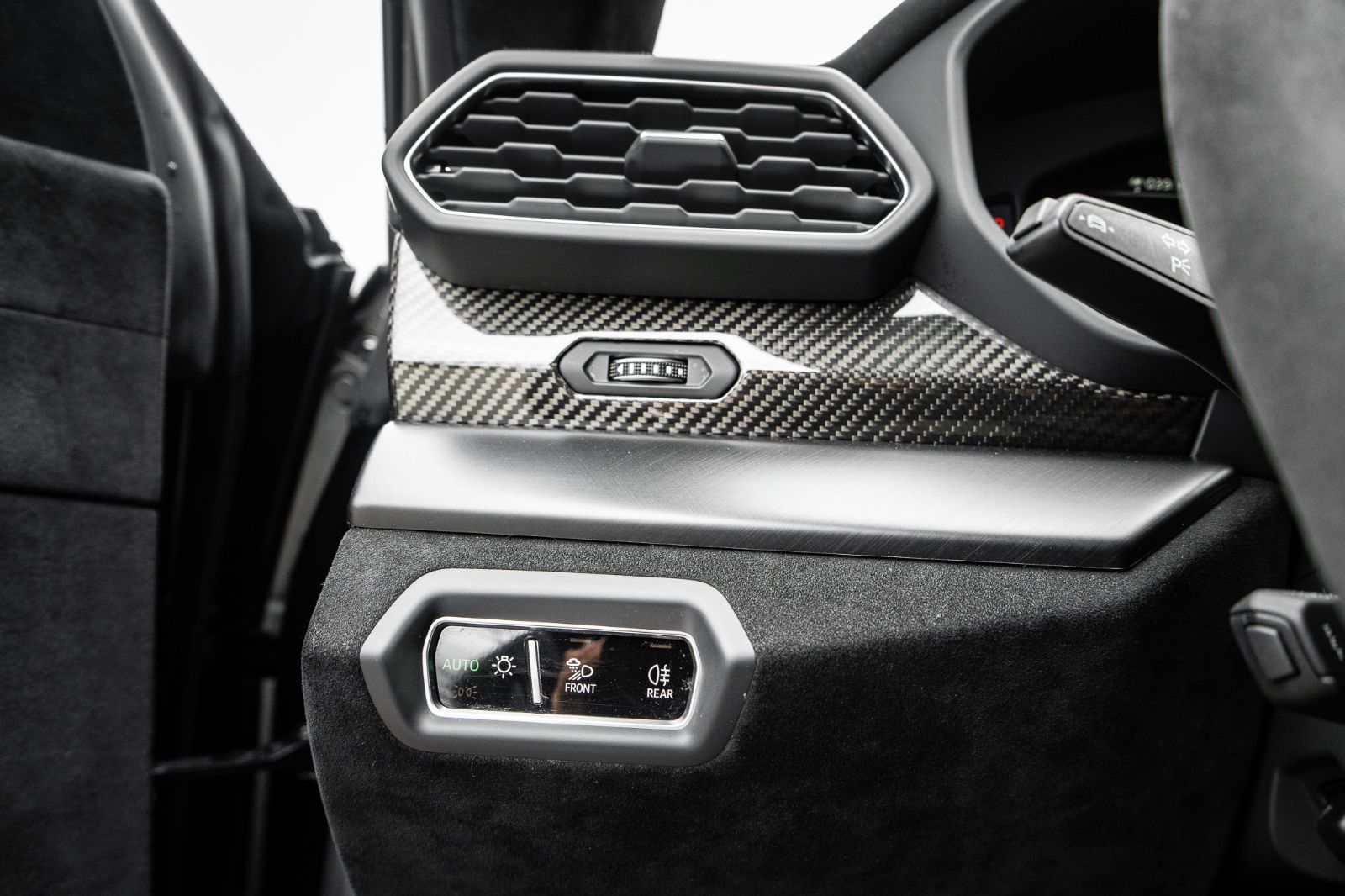 2023 Lamborghini Urus Performante-25