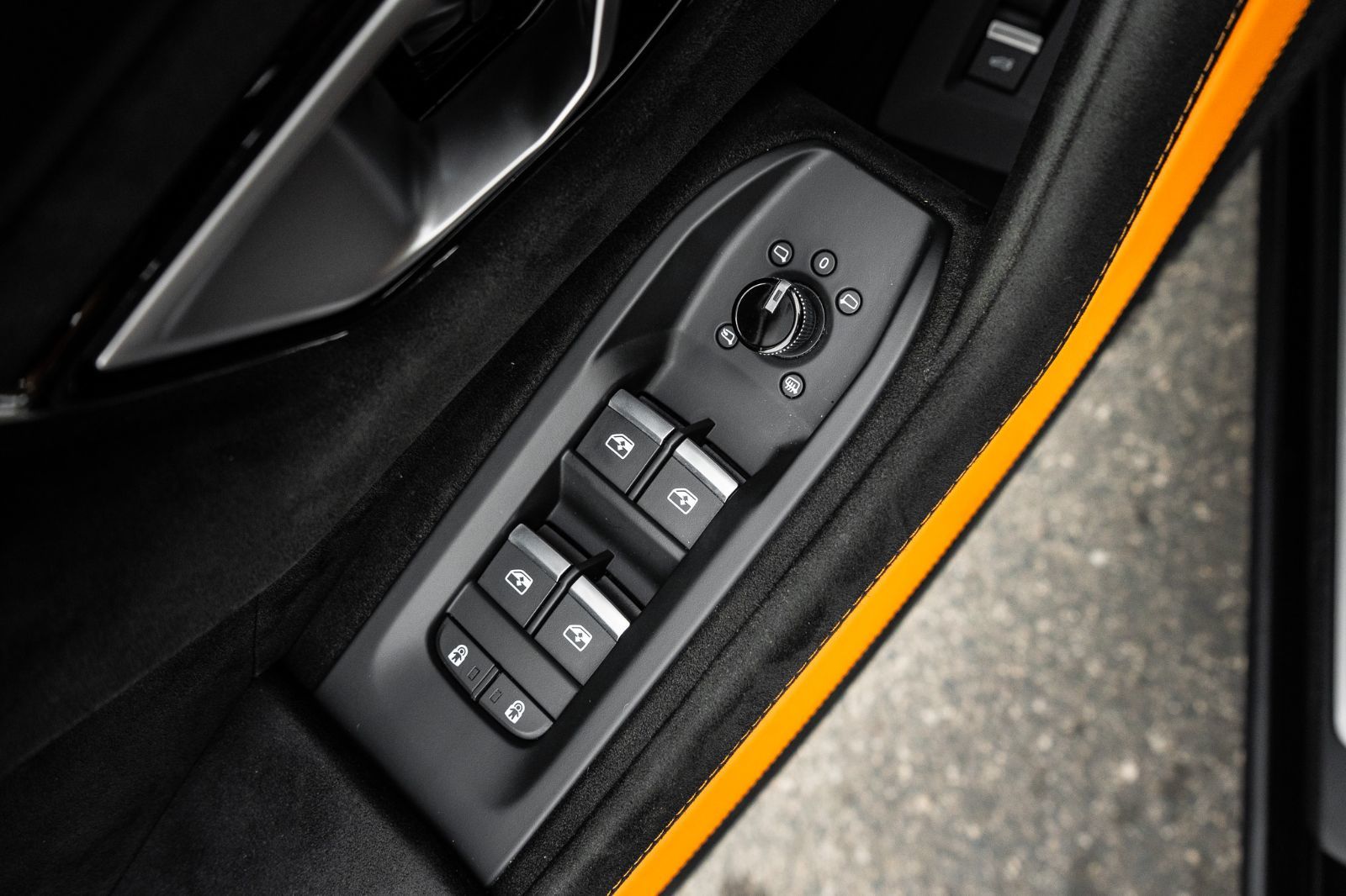 2023 Lamborghini Urus Performante-23