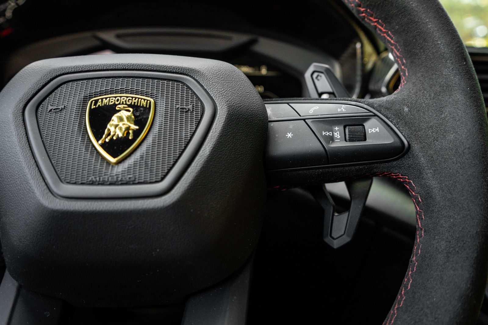 2023 Lamborghini Urus Performante-12