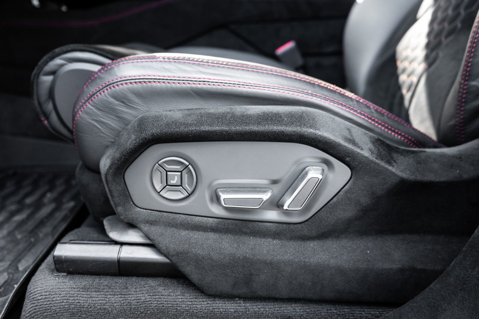 2023 Lamborghini Urus Performante-28