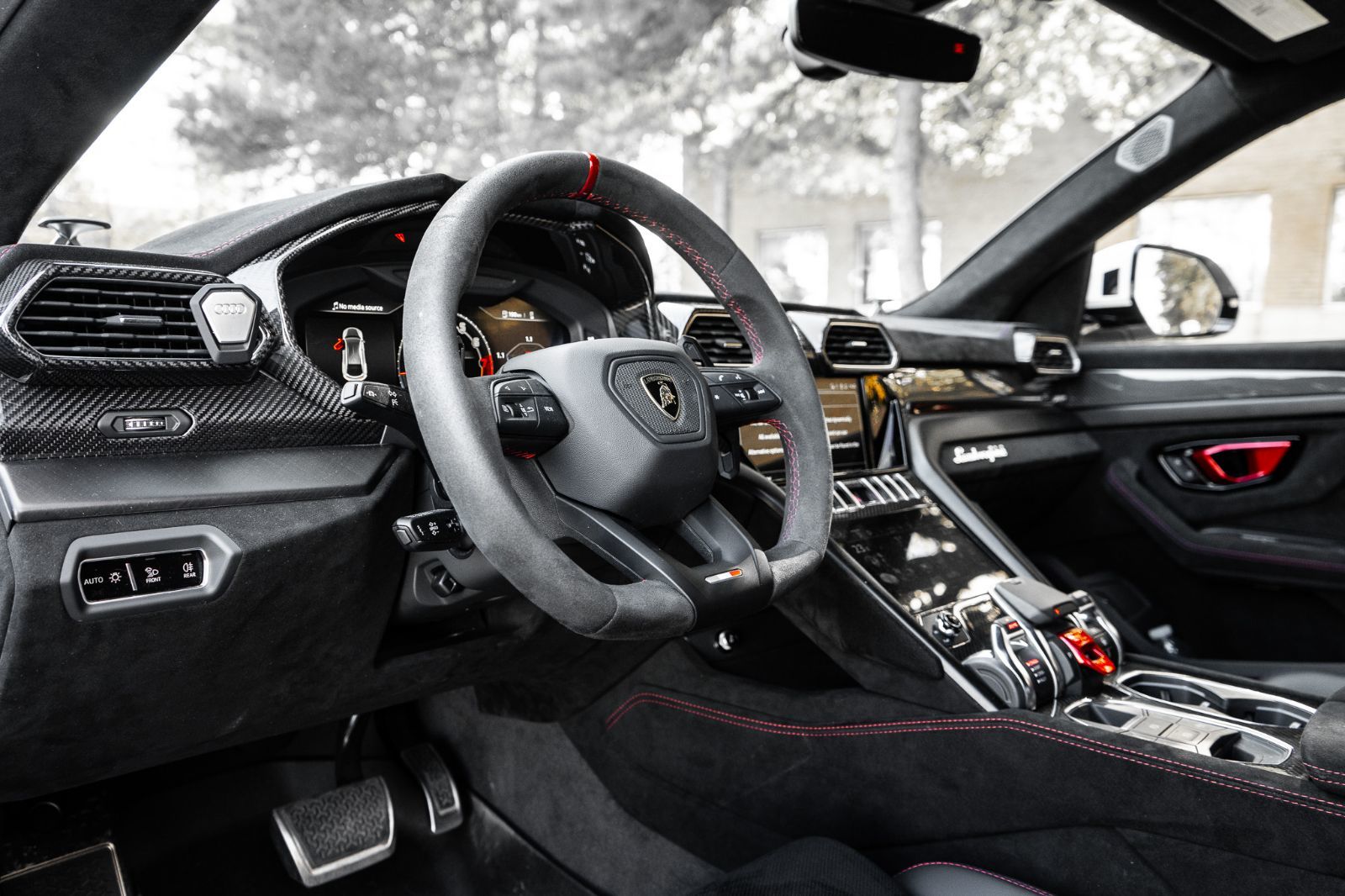 2023 Lamborghini Urus Performante-25