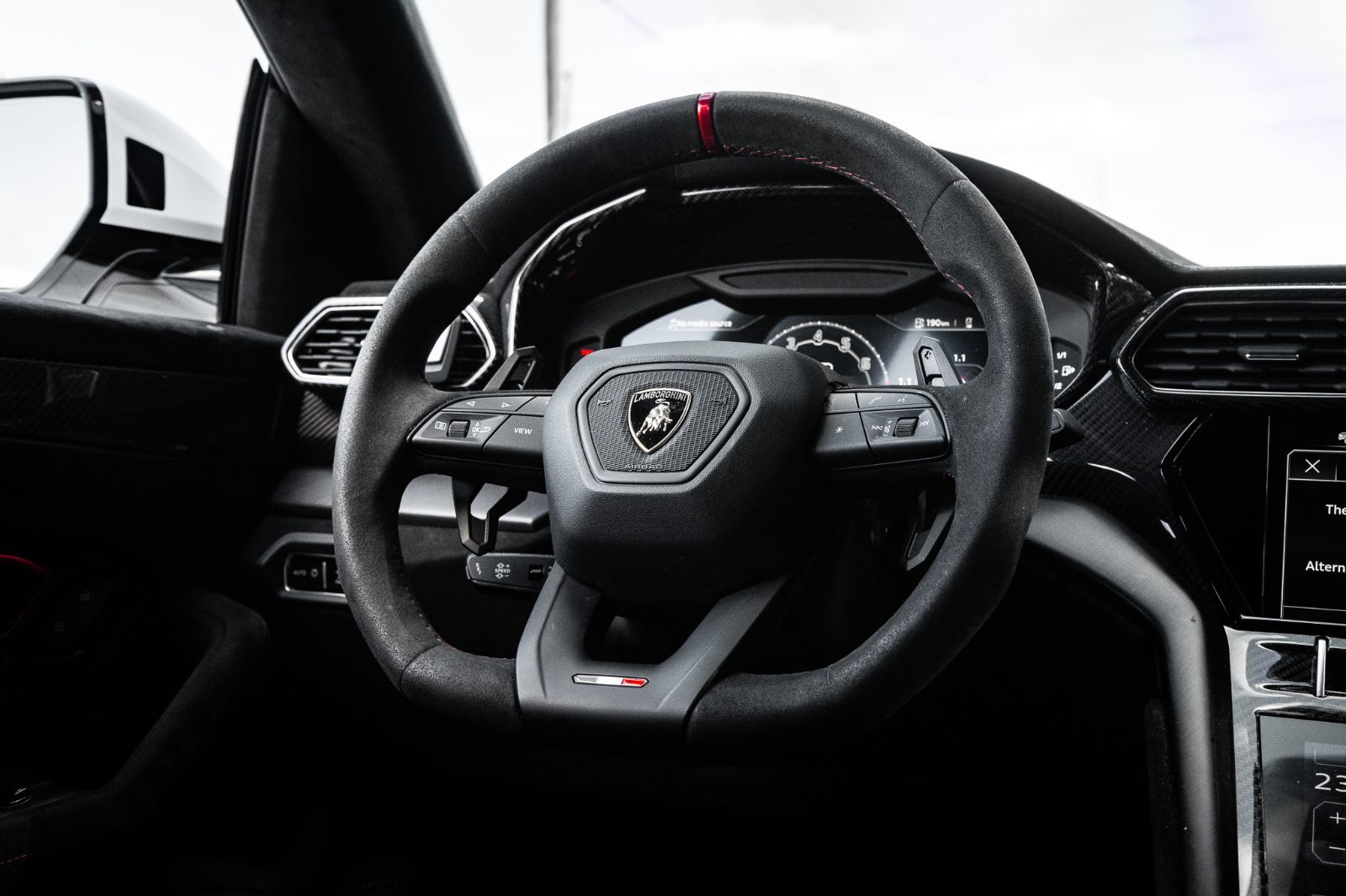 2023 Lamborghini Urus Performante-10