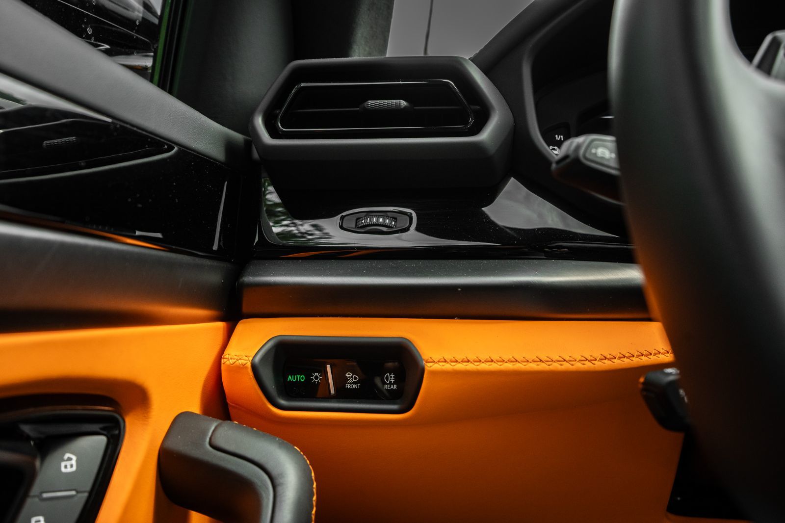 2025 Lamborghini Urus SE-21