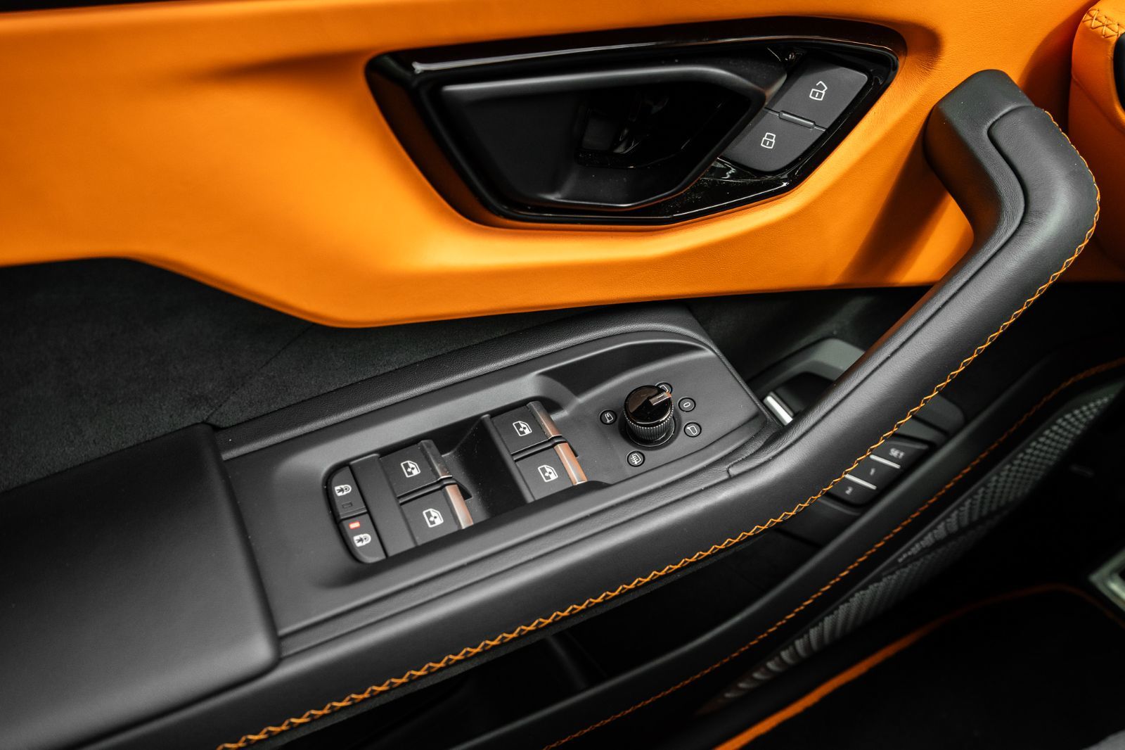 2025 Lamborghini Urus SE-23