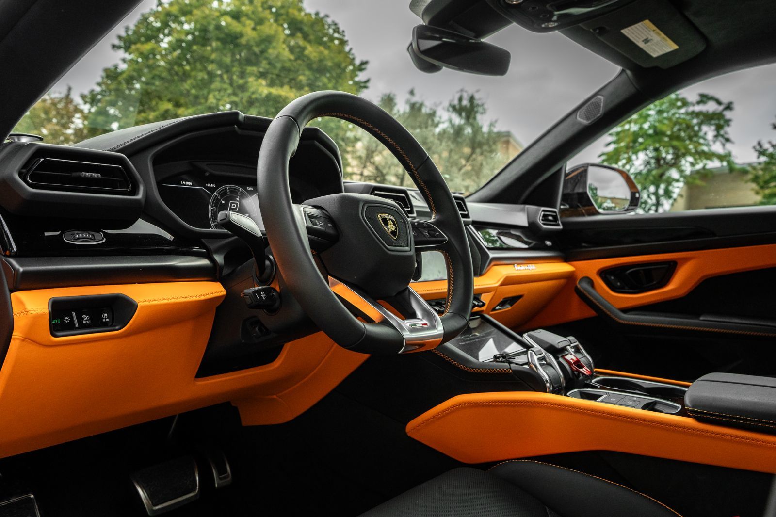 2025 Lamborghini Urus SE-28