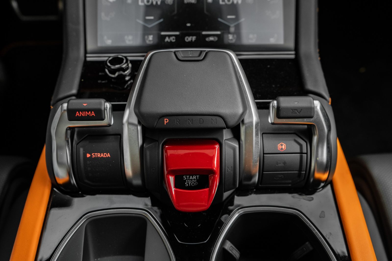 2025 Lamborghini Urus SE-18