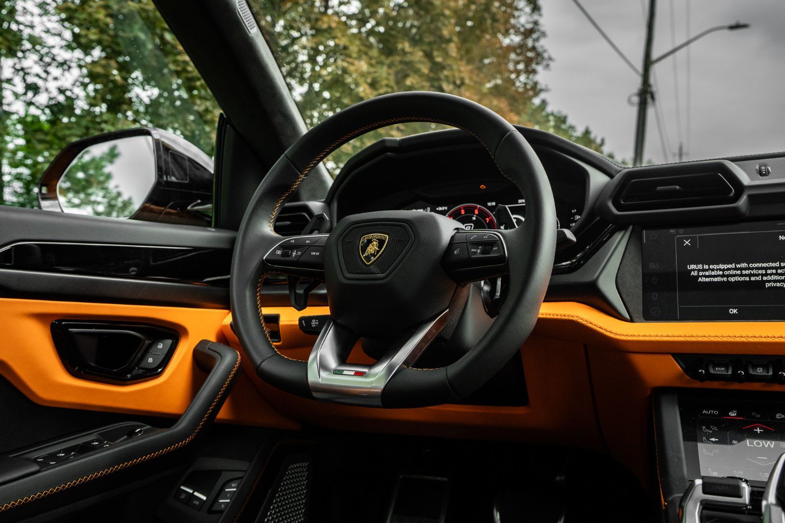 2025 Lamborghini Urus SE-11