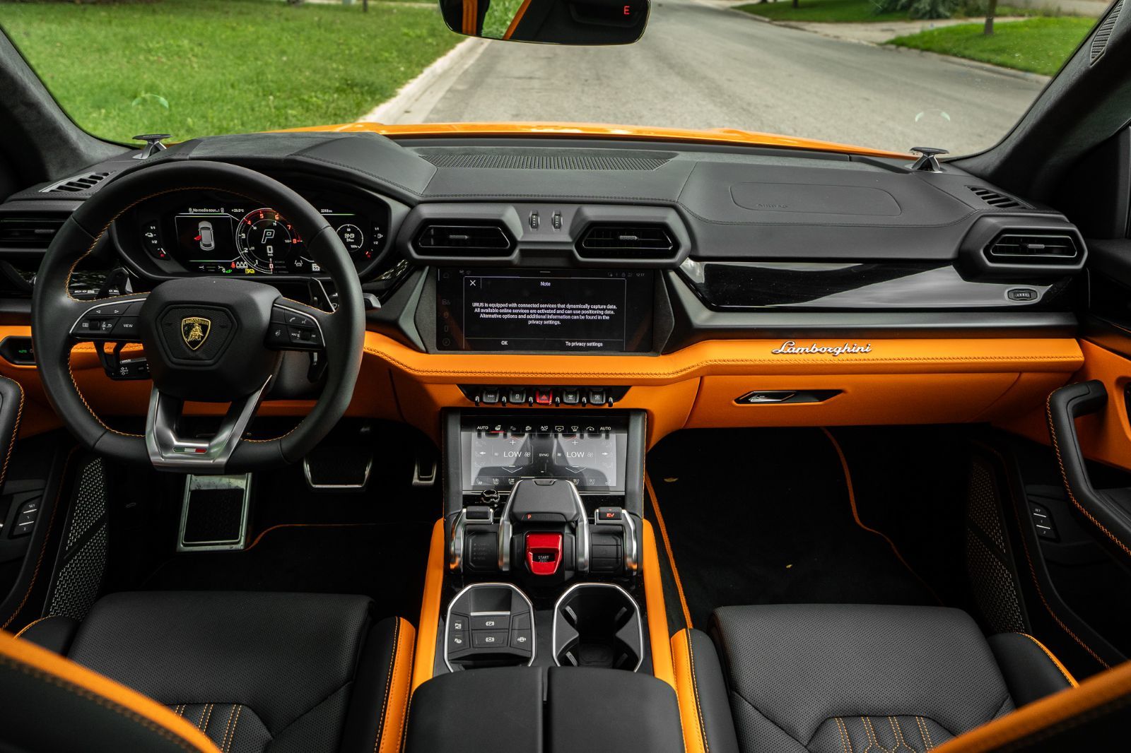 2025 Lamborghini Urus SE-8