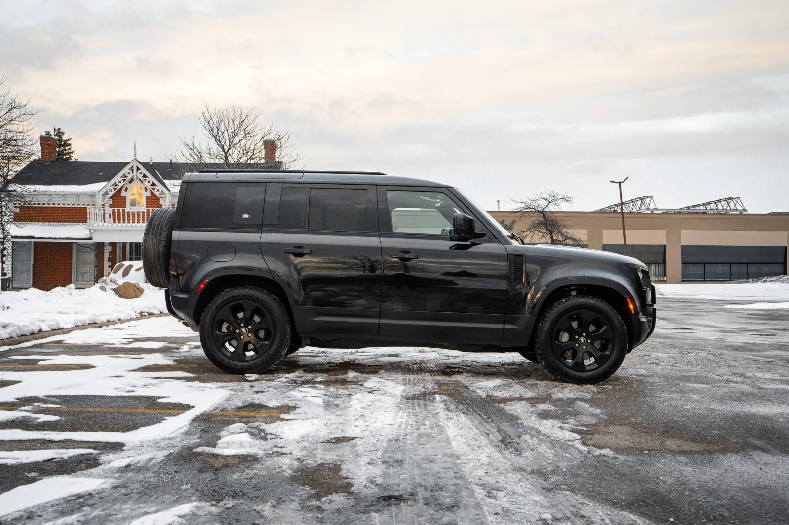2022 Land Rover Defender 110 SE AWD-3
