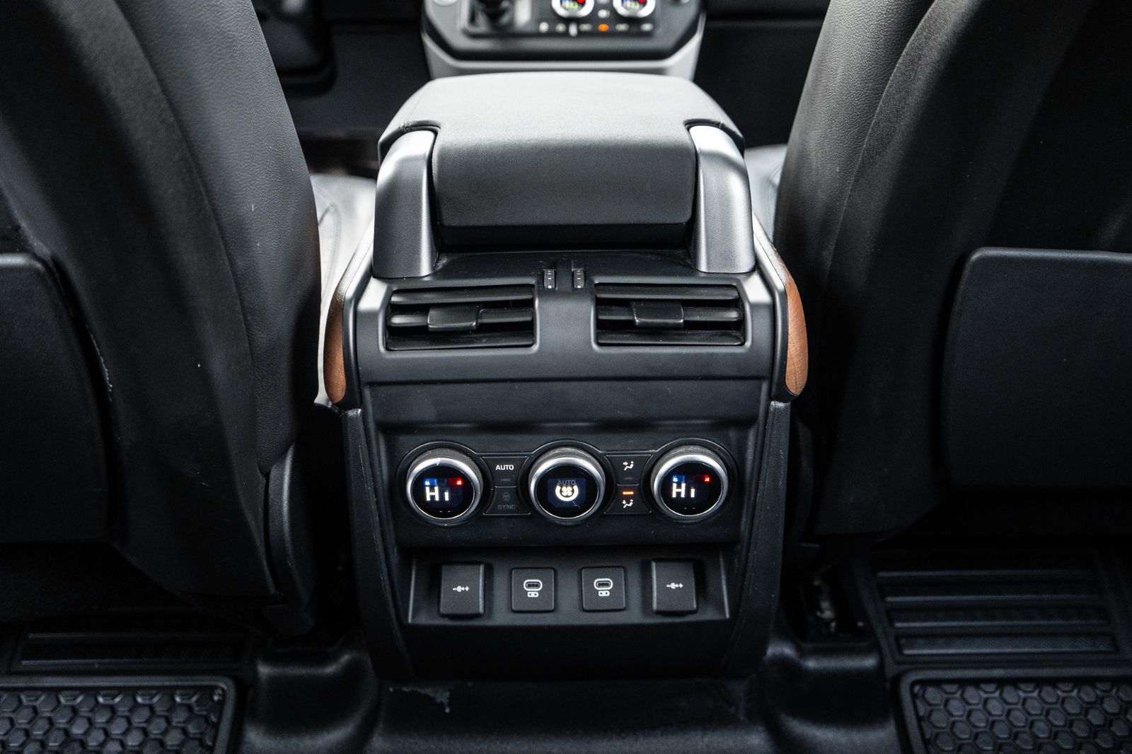 2022 Land Rover Defender 110 SE AWD-29