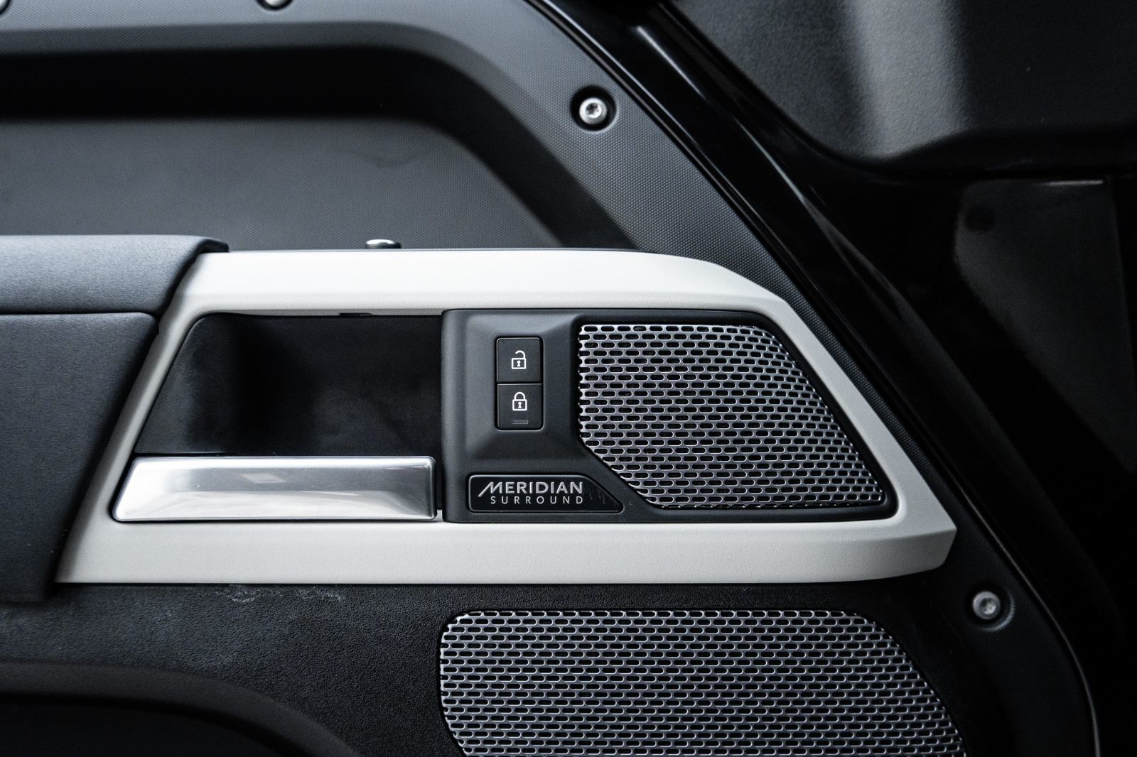 2022 Land Rover Defender 110 SE AWD-21