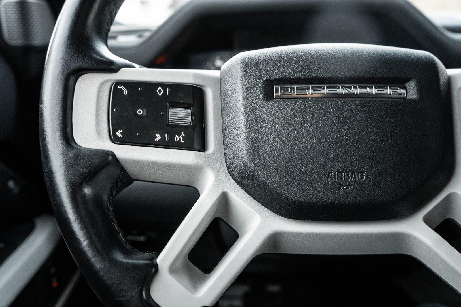 2022 Land Rover Defender 110 SE AWD-10