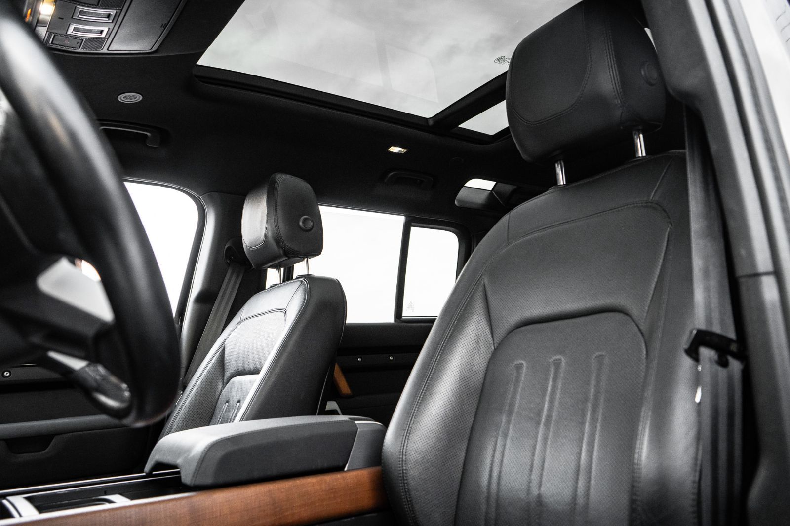 2022 Land Rover Defender 110 SE AWD-25