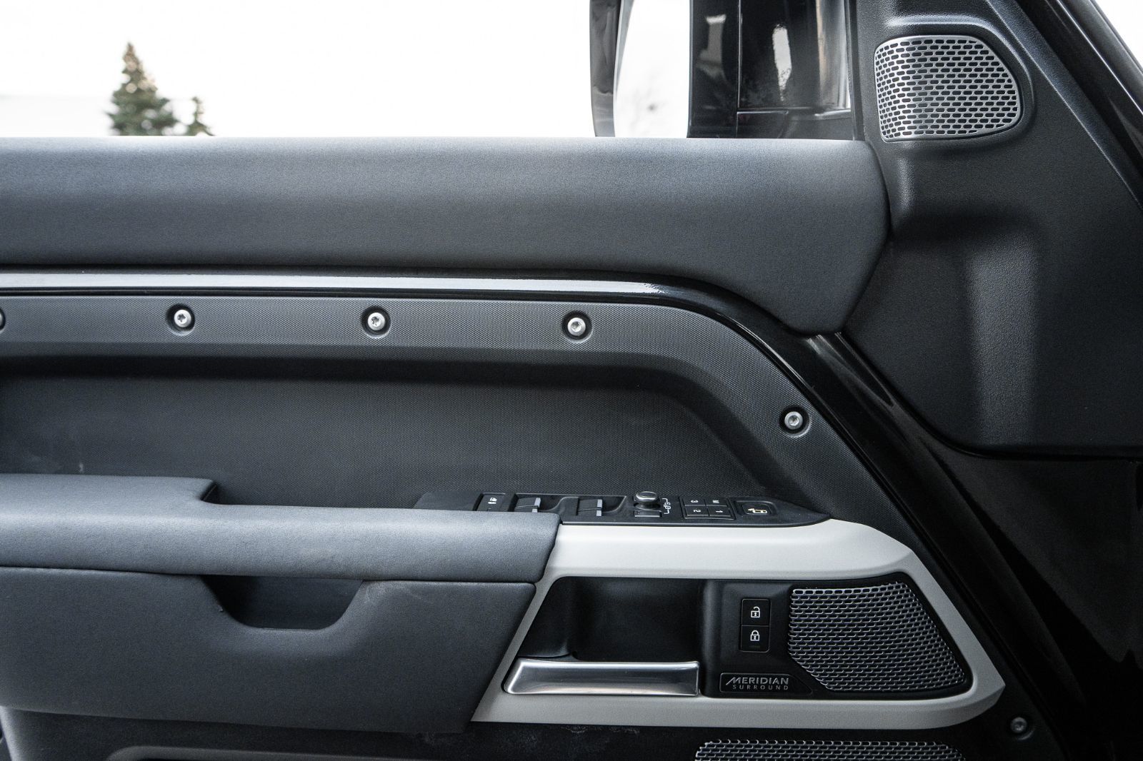 2022 Land Rover Defender 110 SE AWD-19