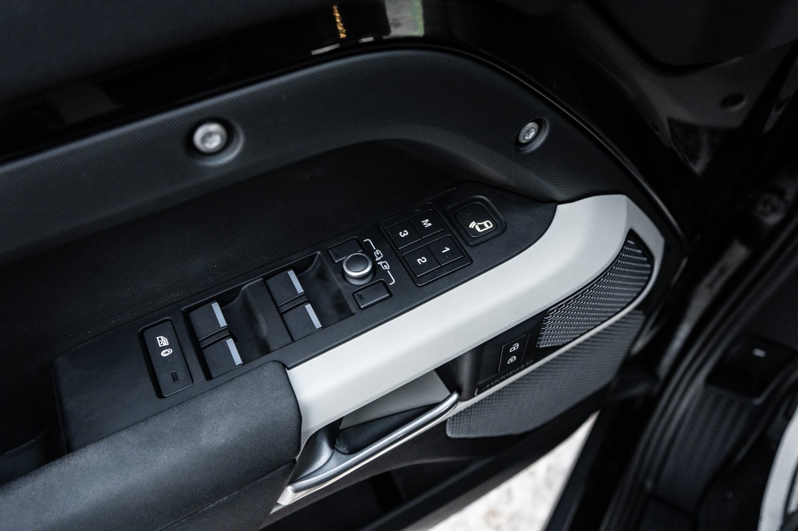 2022 Land Rover Defender 110 SE AWD-20