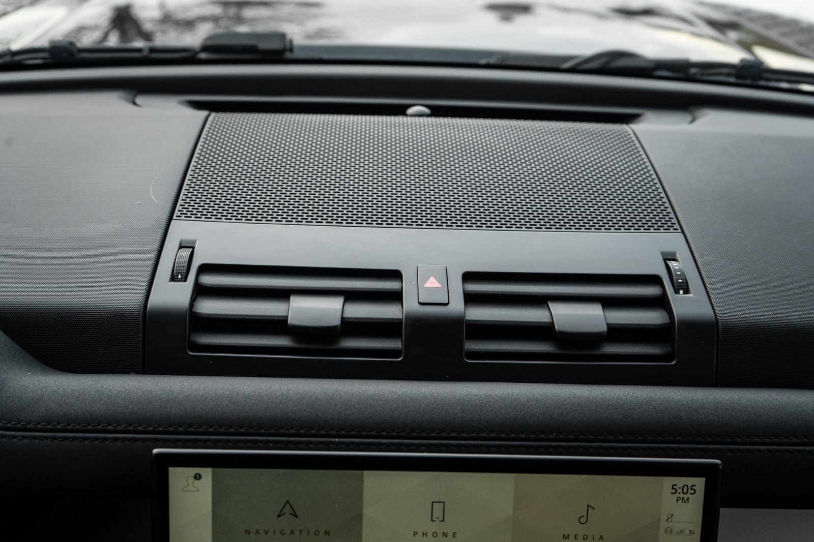 2022 Land Rover Defender 110 SE AWD-13