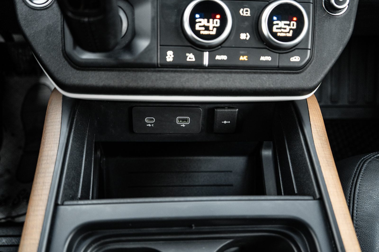 2022 Land Rover Defender 110 SE AWD-16