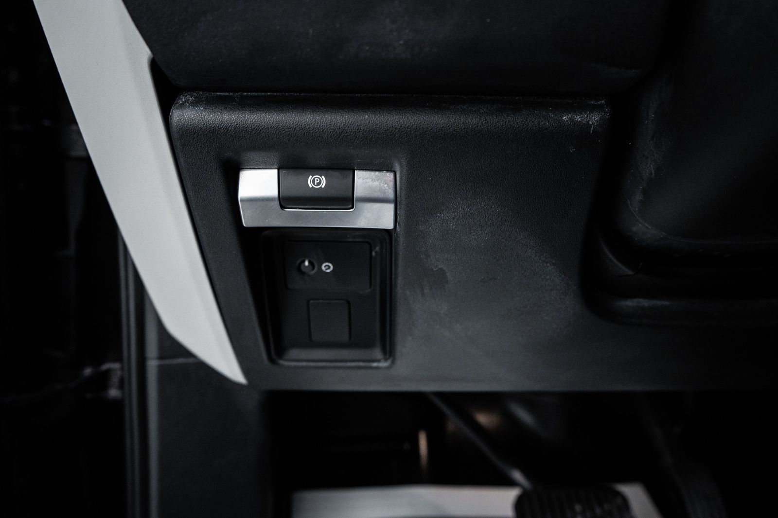 2022 Land Rover Defender 110 SE AWD-23