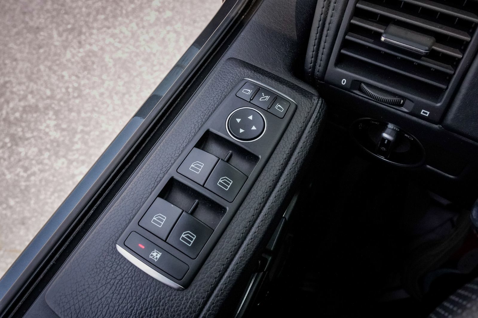 2016 Mercedes-Benz G-Class G 65 V12-14